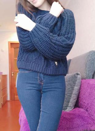 Шерстяной базовый свитер темно-синего цвета с объемной вязкой1 фото