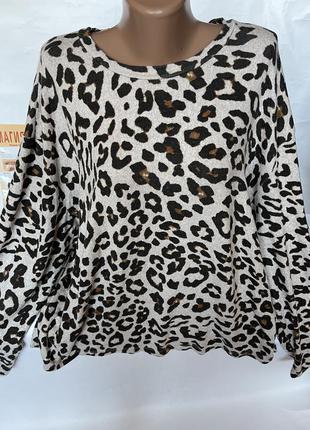 Стильний легкий светр