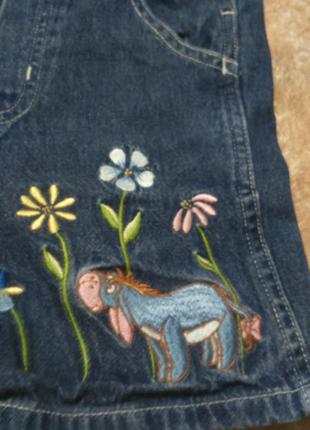 Суперовий літній комбінезон-шорти  з тонкого джинсу та вишитими аплікаціями.3 фото