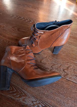 Шикарные кожанные ботиночки jones bootmaker