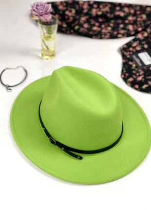 Капелюх з ремінцем, тверді поля , колір яблуко!