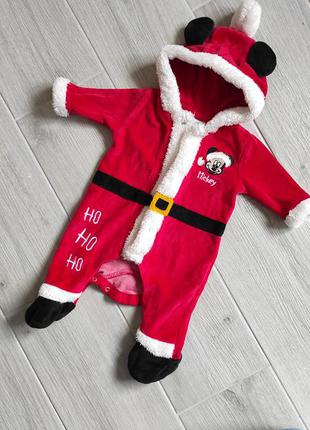 Новорічний чоловічок микимаус