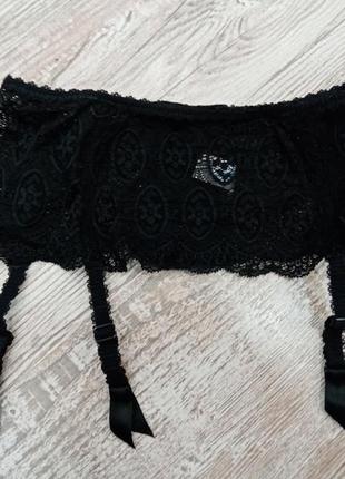 Кружевний пояс для панчіх