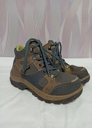 Демисезонные ботинки , требуют ремонт р. 32/20 см, от quechua novadry1 фото