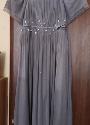 Платя на дівчинку 11 років