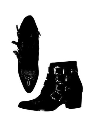 Черевики /ботильйони з бряжками