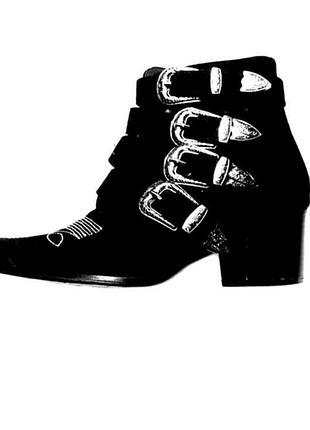 Черевики /ботильйони з бряжками