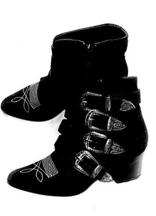 Черевики /ботильйони з бряжками