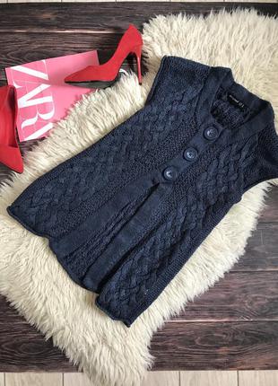 Тёплый вязаный жилет в узор