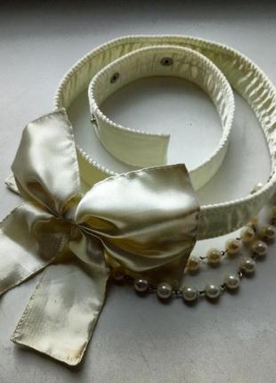 Білий атласний пояс бант з перлами намисто заклепки1 фото