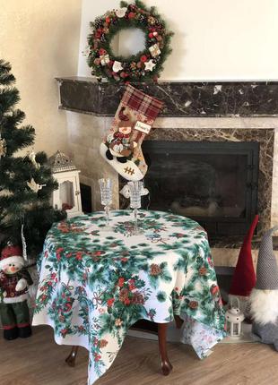 Скатертина новорічна на стіл шишки