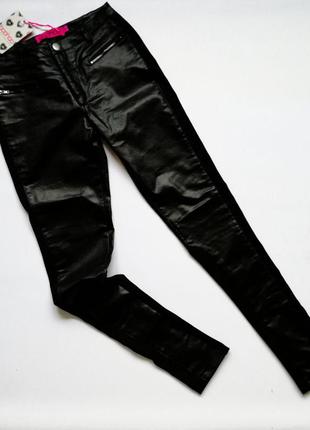 Черные брюки под кожу эко-кожа