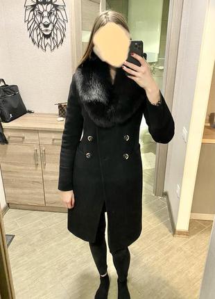 Зимнее черное пальто