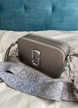 Marc jacobs snapshot silver logo брендовий срібна срібляста шикарна міні сумочка жіноча срібна срібляста стильно міні сумка