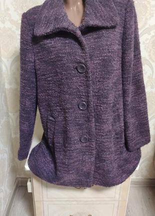 Стильне пальто лавандового кольору