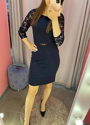 Платье по фигуре.