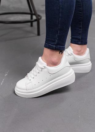 Жіночі кросівки зимові білі на хутрі короткі