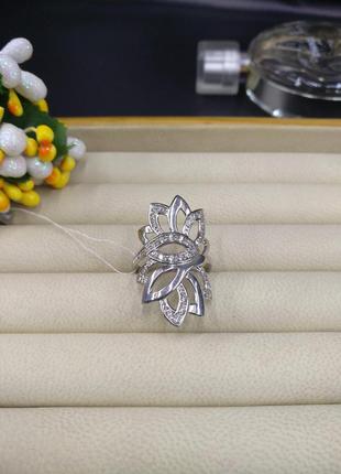Серебряное широкое нежное кольцо узорное в белых фианитах 925 размер 18,54 фото