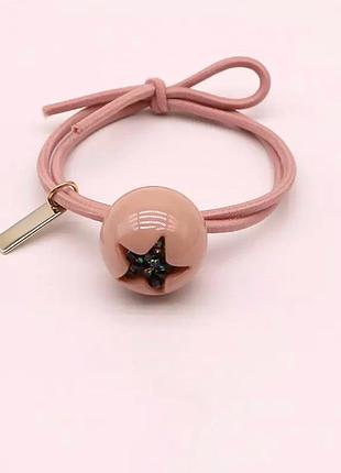 Розовая резинка для волос с декором, внутри звездочка украшена кристаллами