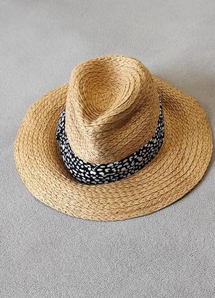 Шляпа женская соломенная глубокая с широкими полями и пришитой тканевой лентой.1 фото