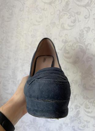 Женские темные серые замшевые туфли на высокой шпильке4 фото