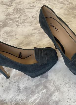 Женские темные серые замшевые туфли на высокой шпильке9 фото