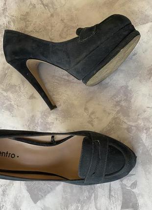 Женские темные серые замшевые туфли на высокой шпильке6 фото