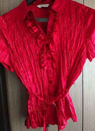 Красная летняя блузка