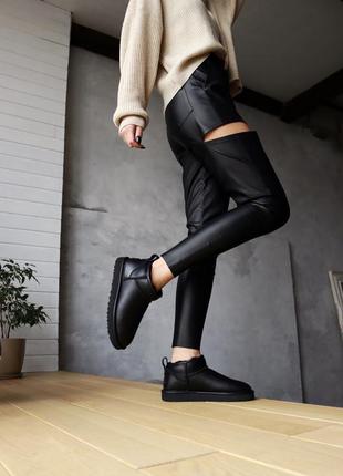 Зимові уггі ugg ultra mini black leather3 фото