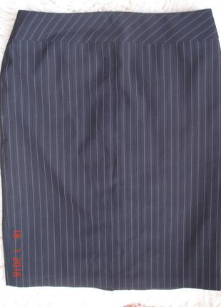 Спідниця чорна класична в тонку білу смужку di cicco.