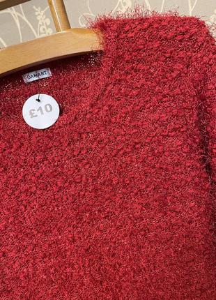 Очень красивый и стильный брендовый вязаный свитер красного цвета.10 фото