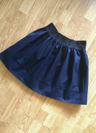 Стильная синяя юбка с блестящим поясом на резинке5 фото