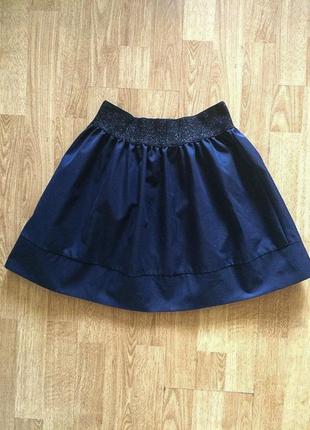 Стильная синяя юбка с блестящим поясом на резинке1 фото