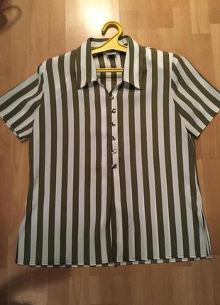 Актуальна смугаста блузка