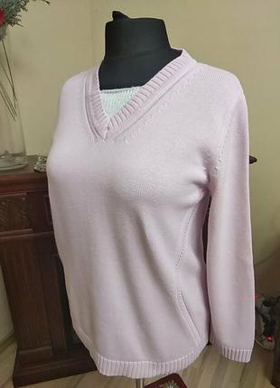 Красивый нежный свитер