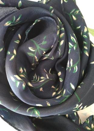 138х33 см легкий воздушный темно синий платок шарф шаль палантин в зеленых листочках3 фото