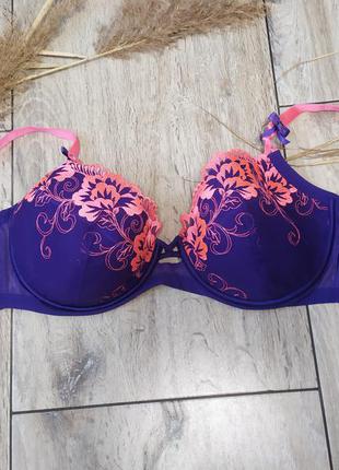 Яркий бюстгальтер