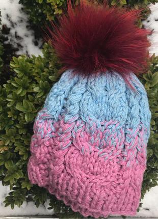 Женская шапка крупной вязки розово голубая с натуральным помпоном песец2 фото