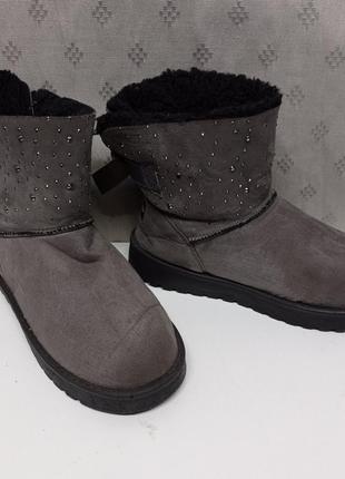 Теплі стильні уггі