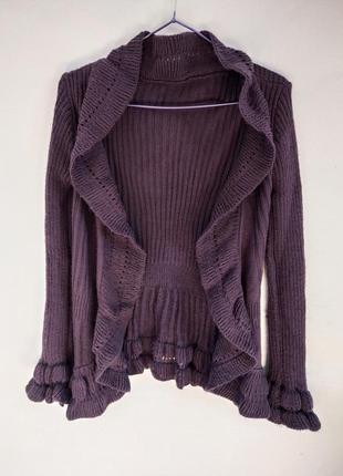 Сиреневая накидка с рюшами не застёгивается, очень милая и красивая