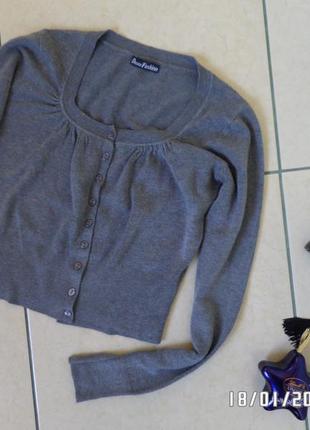 Decoco fashion s-m мягенький светр