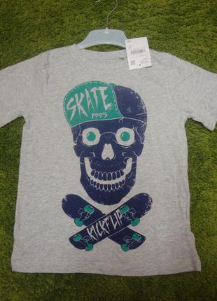 Красива футболка c&a 7/8 років з черепом