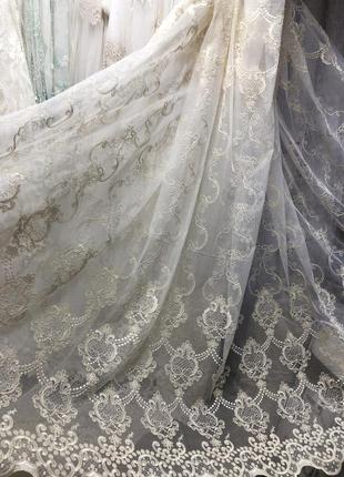 Тюль батист с золотистой вышивкой