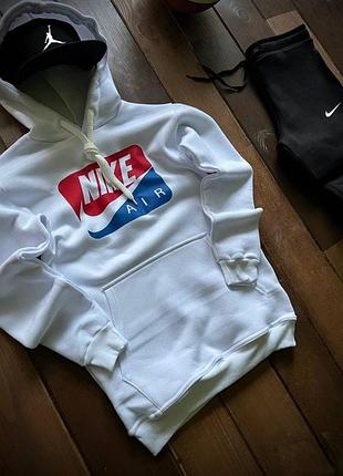 Мужской спортивный костюм