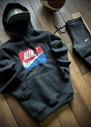 Мужской спортивный костюм