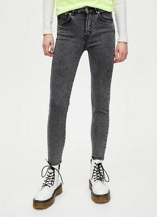Джинсы в полоску pull&bear