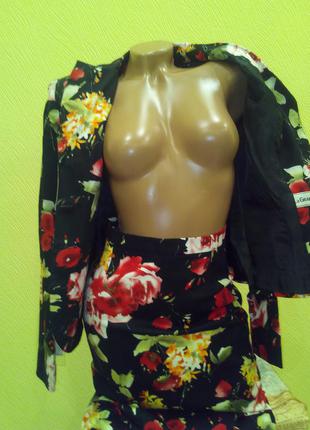 Шикарный женский костюм с юбкой в цветочный принт,размеры 36,38
