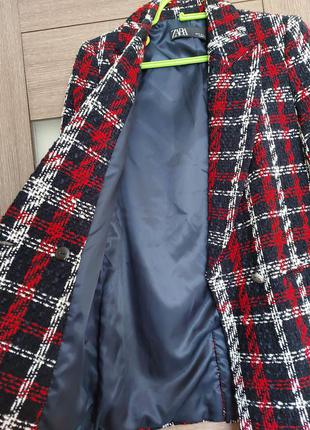 Удлинённый  пиджак букле  zara s  чёрно-красный4 фото