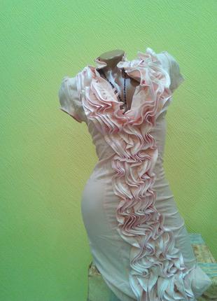 Красивое и женственное платье цвета пудры рюши р 44