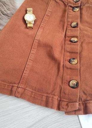 Базовая горчичная коричневая юбка трапеция на пуговицах7 фото